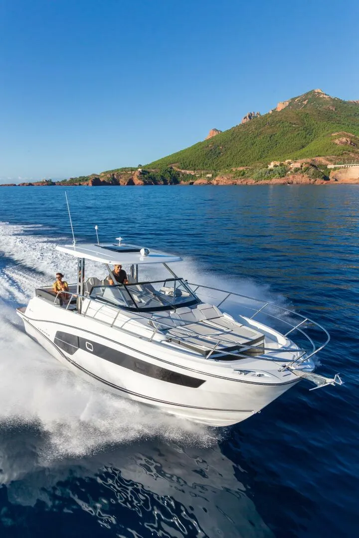 Slide: The Image of Jeanneau Leader 10.5 WA 2026 - 5364359