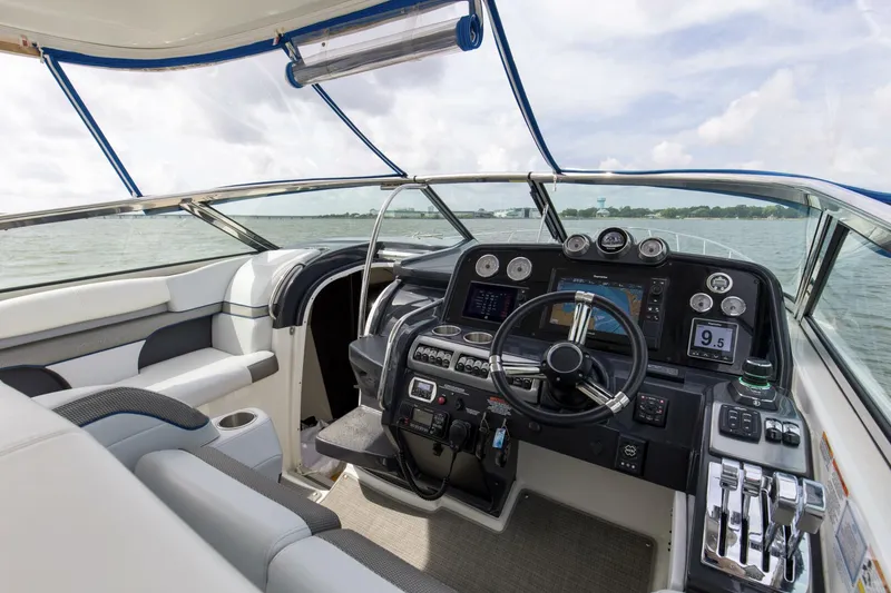 Slide: The Image of 2017 37 Formula 370 SS Bluebird Helm (2) - 5364791