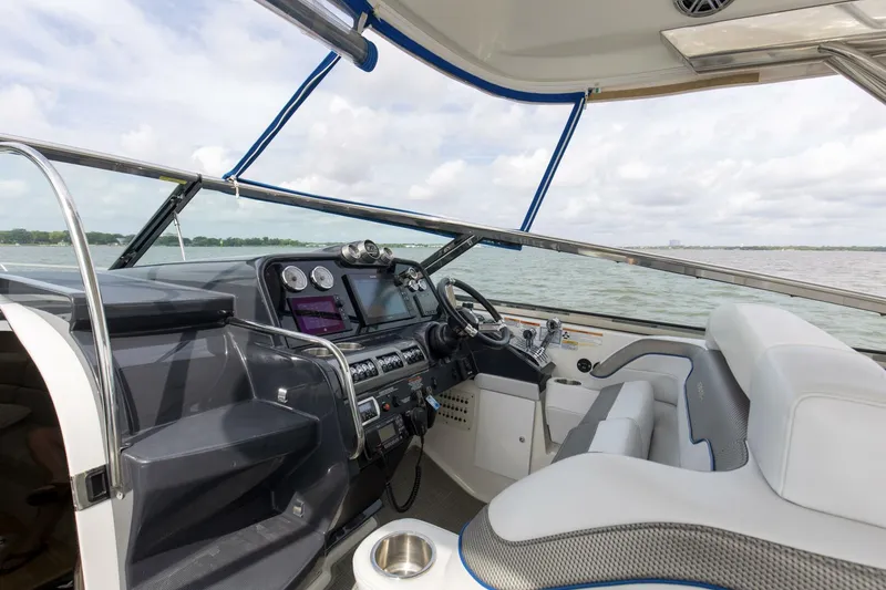 Slide: The Image of 2017 37 Formula 370 SS Bluebird Helm (3) - 5364792