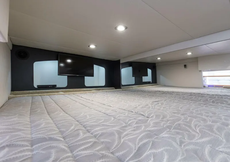 Slide: The Image of 2017 37 Formula 370 SS Bluebird Rear Stateroom - 5364789