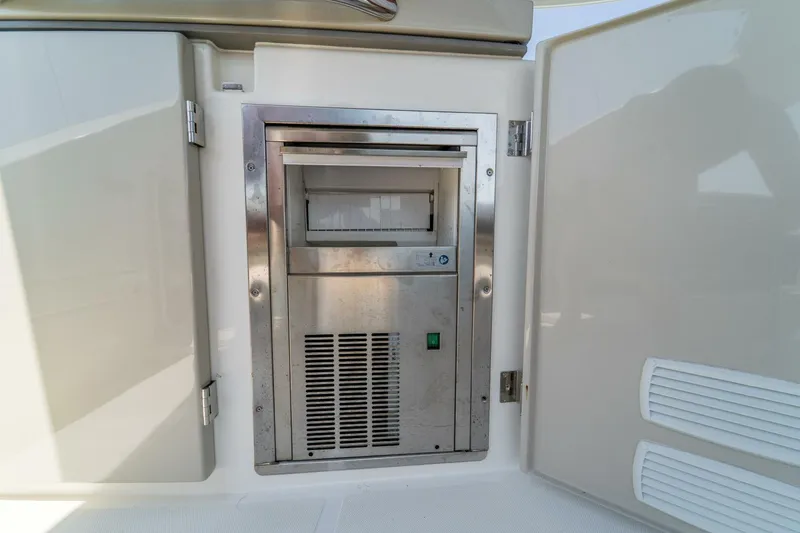 Slide: The Image of Absolute 62 Fly 2023 - 5519870