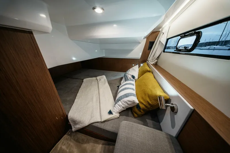 Slide: The Image of 2025 BENETEAU Antares 9 - 5366135