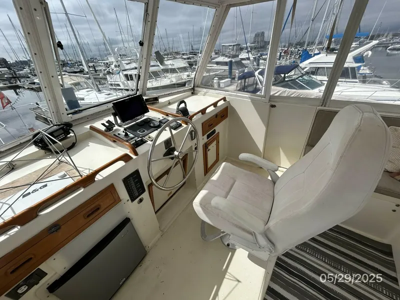 Slide: The Image of 36' Kadey-Krogen flybridge helm1 - 5366933