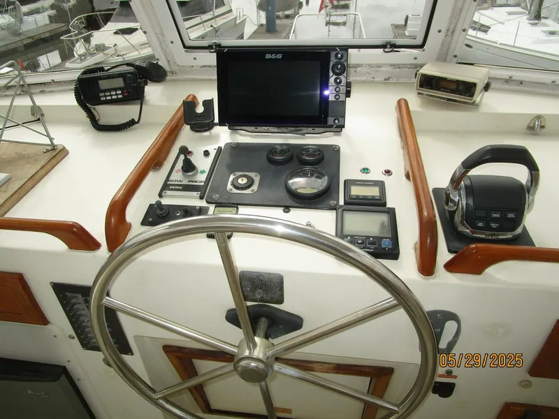 Slide: The Image of 36' Kadey-Krogen flybridge helm3 - 5366935