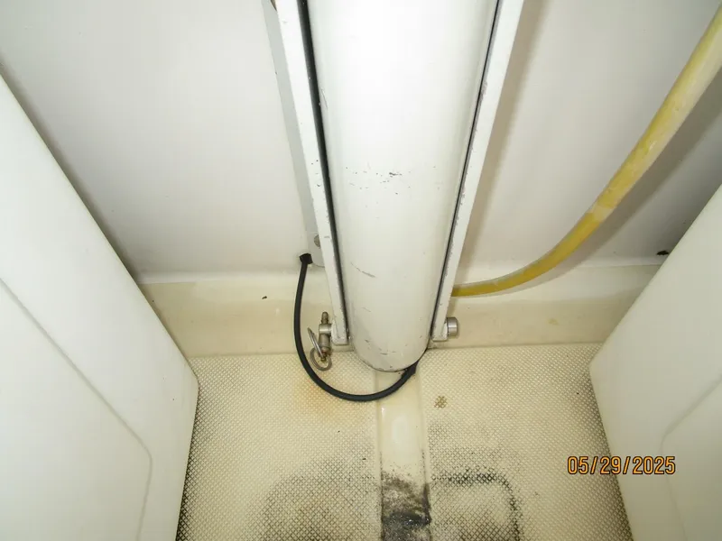 Slide: The Image of 36' Kadey-Krogen mast base hine - 5366953