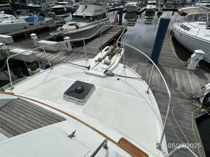 Slide: The Image of 36' Kadey-Krogen foredeck1 - 5366942
