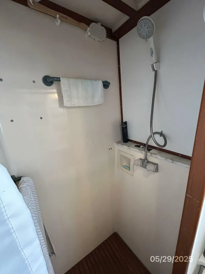 Slide: The Image of 36' Kadey-Krogen shower - 5366964