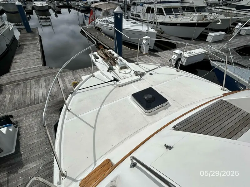 Slide: The Image of 36' Kadey-Krogen foredeck2 - 5366943