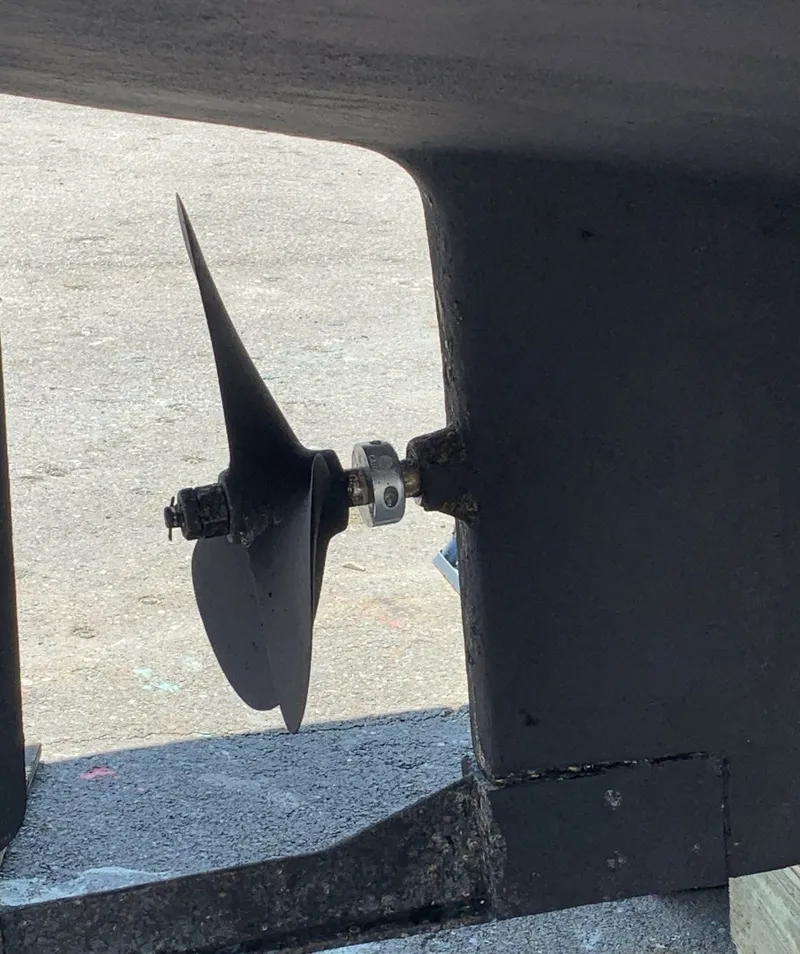 Slide: The Image of 36' Kadey-Krogen running gear2 - 6063439