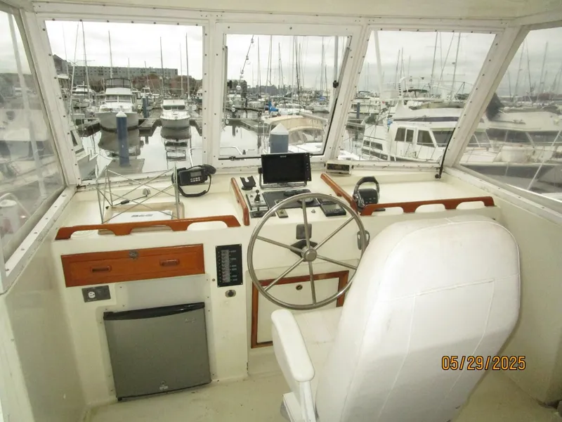 Slide: The Image of 36' Kadey-Krogen flybridge forward - 5366932