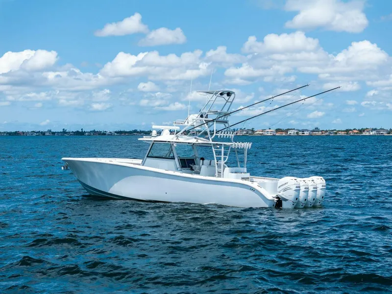 Slide: The Image of 2021 Yellowfin 42 Center Console Fin & Tonic - 5370457