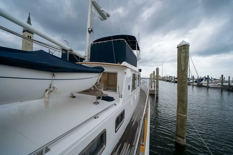 Slide: The Image of Grand Banks 42 Classic 2001 - 5368293