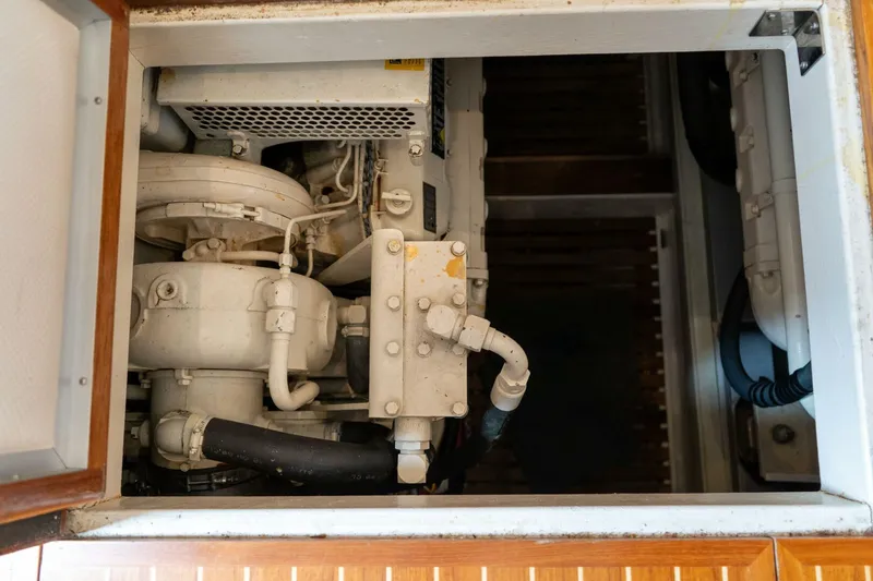 Slide: The Image of Grand Banks 42 Classic 2001 - 5872082