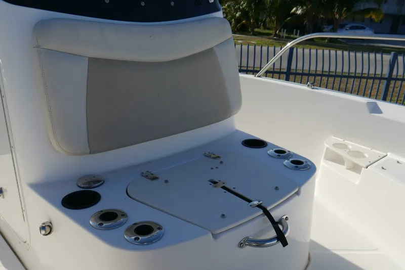 Slide: The Image of Boston Whaler 31 - CHUCK - Forward Seating 2020 Boston Whaler 21' 210 Dauntless - CHUCK - 7759496