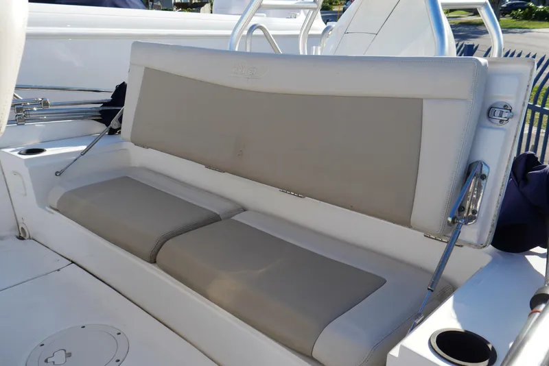 Slide: The Image of Boston Whaler 31 - CHUCK - Cockpit Seating 2020 Boston Whaler 21' 210 Dauntless - CHUCK - 5369842