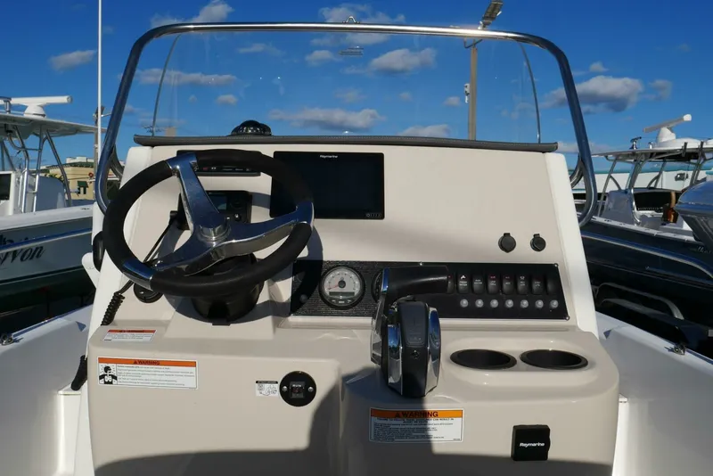 Slide: The Image of Boston Whaler 31 - CHUCK - Helm Station 2020 Boston Whaler 21' 210 Dauntless - CHUCK - 7759494