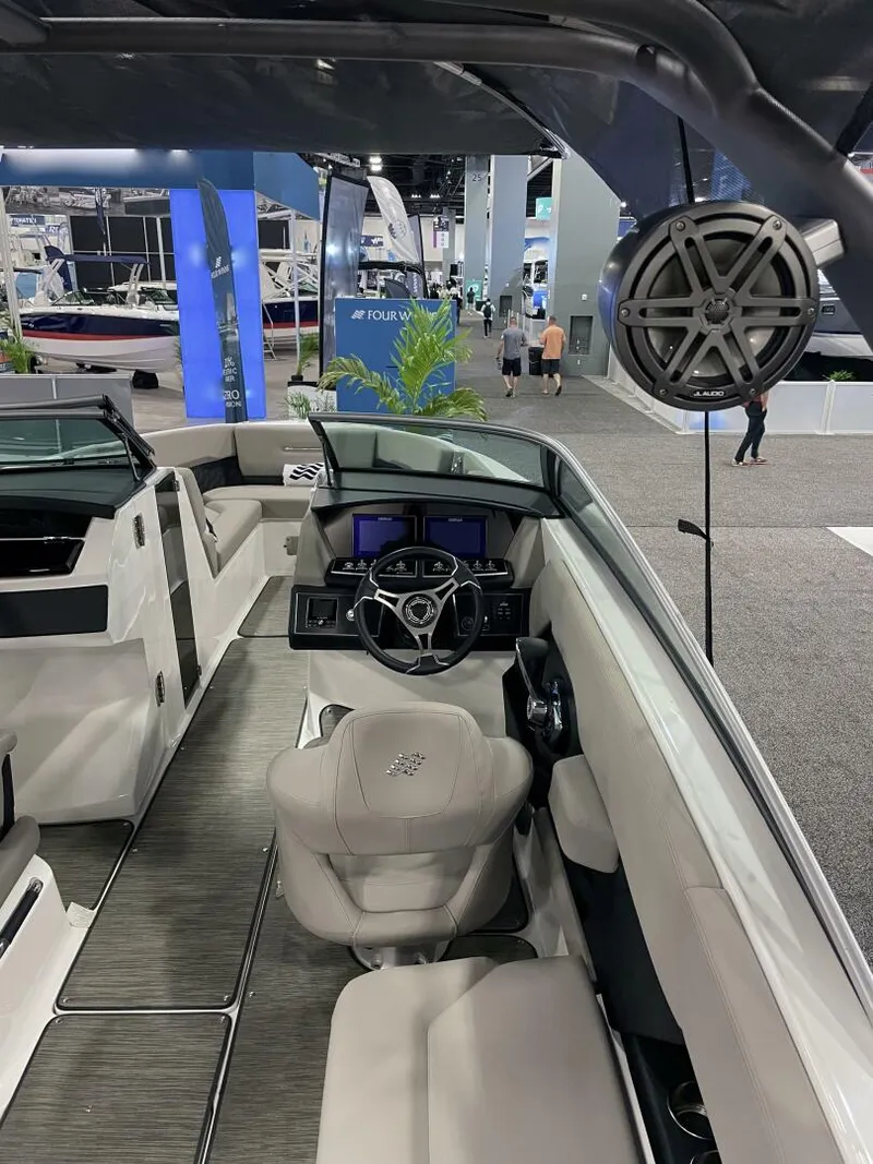 Slide: The Image of Four Winns H6C 2026 - 5370558