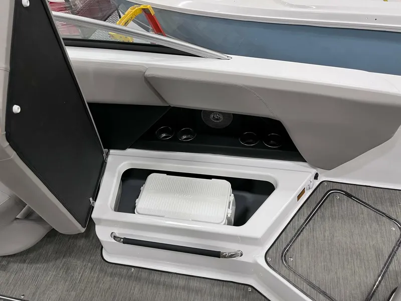 Slide: The Image of Four Winns H6C 2026 - 5370571