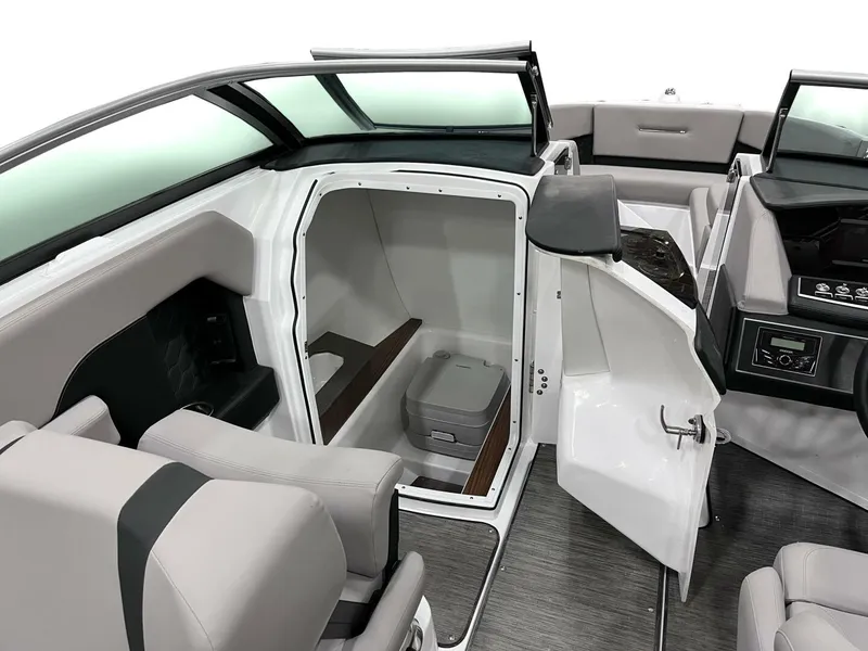 Slide: The Image of Four Winns H6C 2026 - 5370582