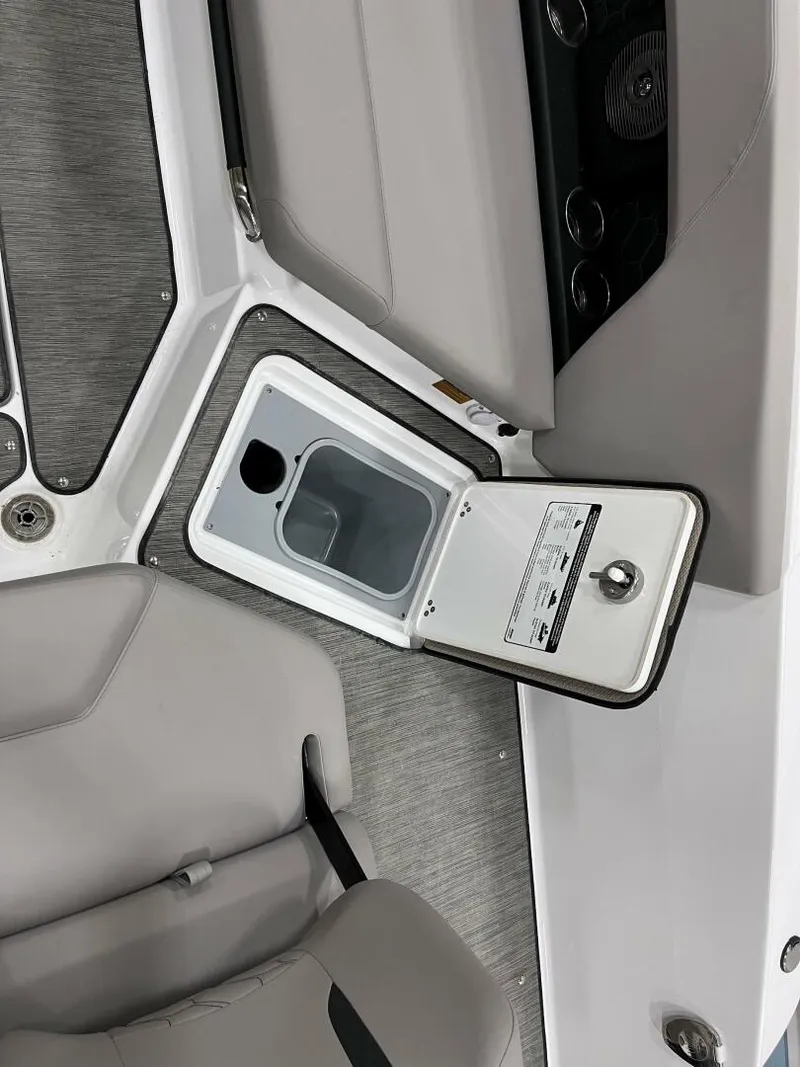 Slide: The Image of Four Winns H6C 2026 - 5370556