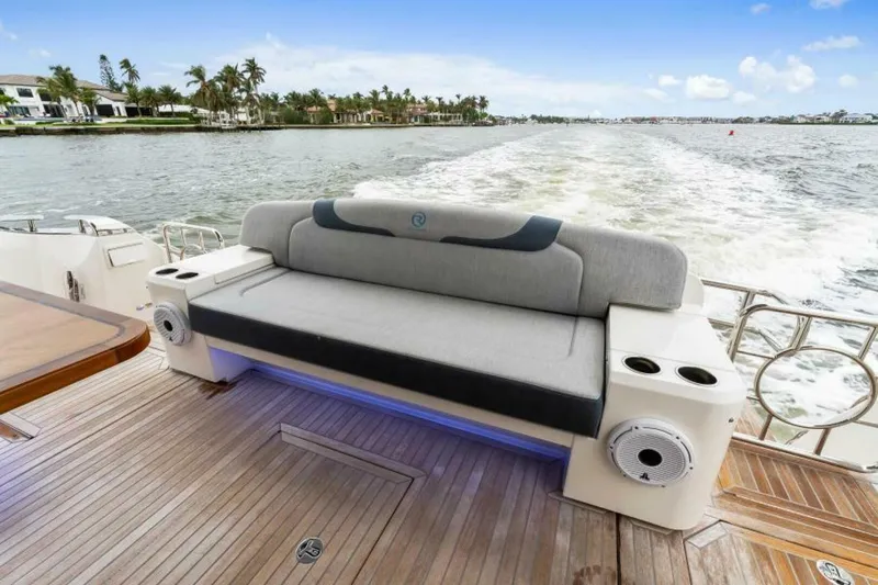 Slide: The Image of Riviera 5400 Sport Yacht Platinum Edition 2021 - 5373957
