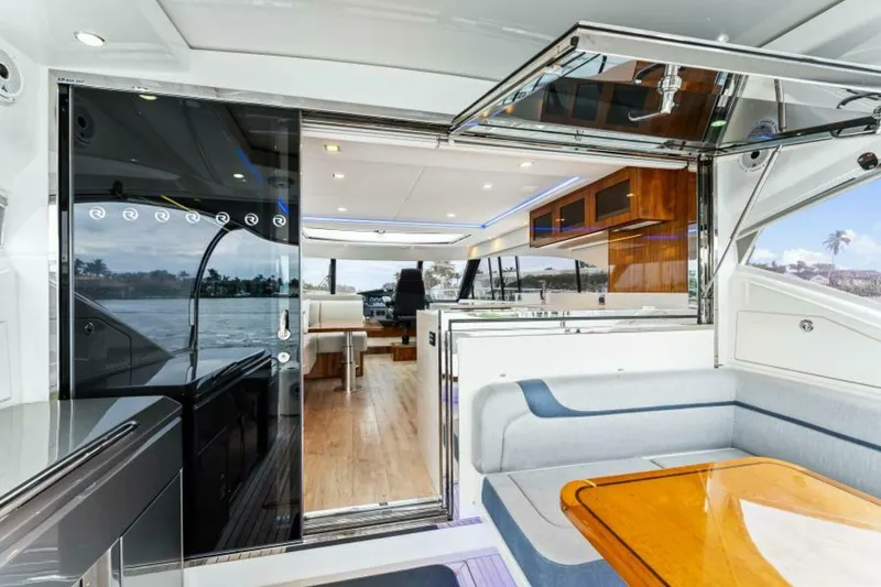 Slide: The Image of Riviera 5400 Sport Yacht Platinum Edition 2021 - 5373966