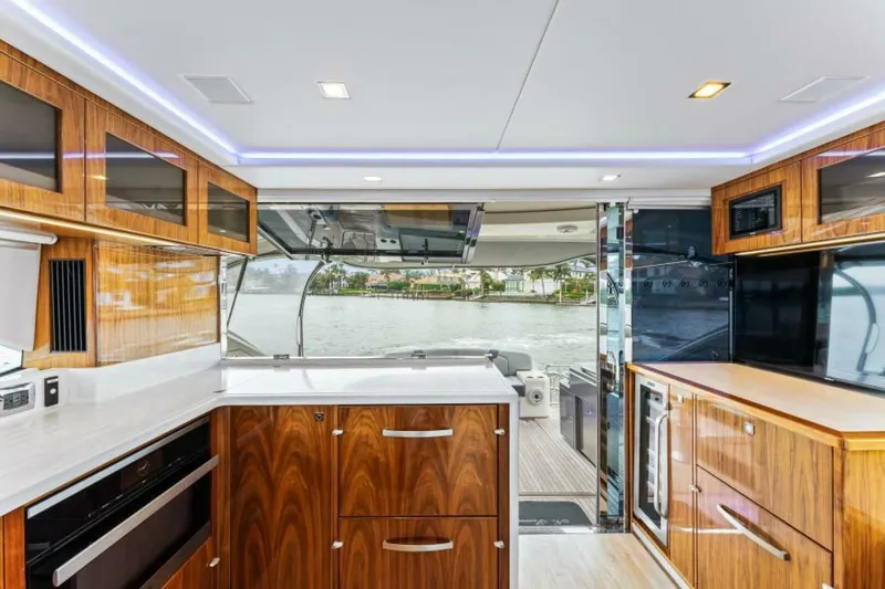 Slide: The Image of Riviera 5400 Sport Yacht Platinum Edition 2021 - 5373968