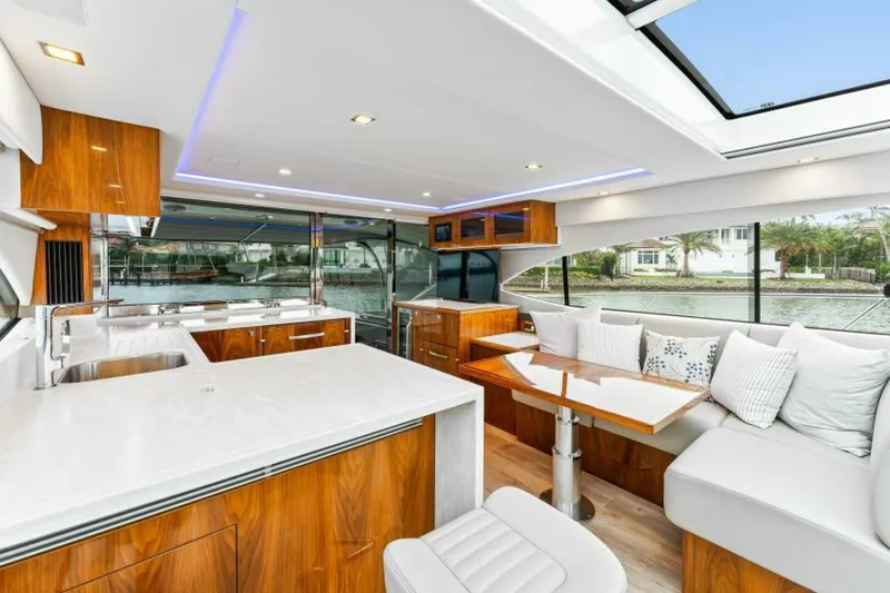 Slide: The Image of Riviera 5400 Sport Yacht Platinum Edition 2021 - 5373977