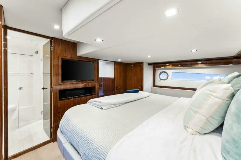 Slide: The Image of Riviera 5400 Sport Yacht Platinum Edition 2021 - 5373983