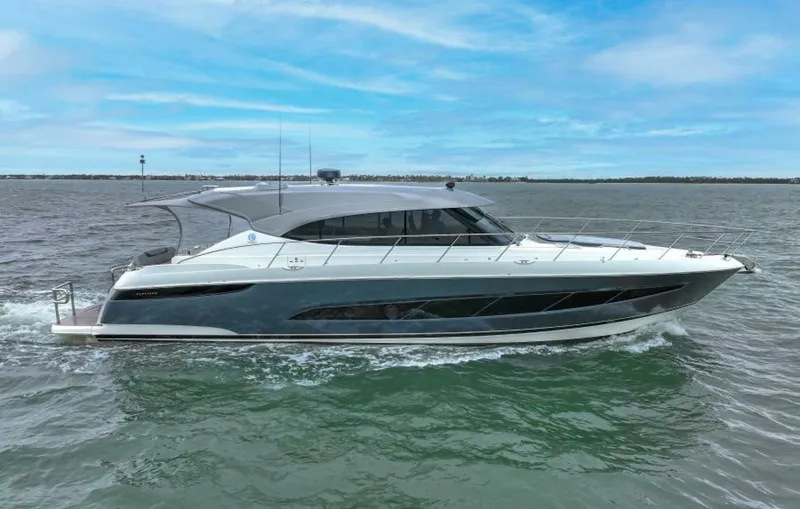Slide: The Image of Riviera 5400 Sport Yacht Platinum Edition 2021 - 5373935