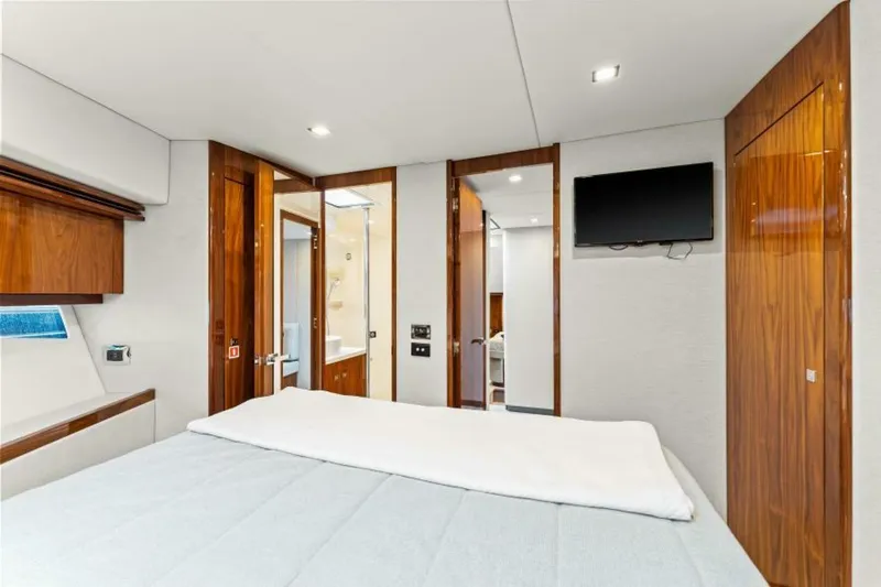 Slide: The Image of Riviera 5400 Sport Yacht Platinum Edition 2021 - 5373992