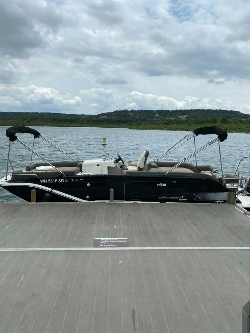 Slide: The Image of Bayliner Element XR7 2019 - 5378100