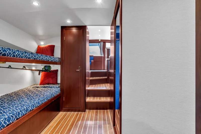 Slide: The Image of Henriques 42 Convertible 2023 - 5726826