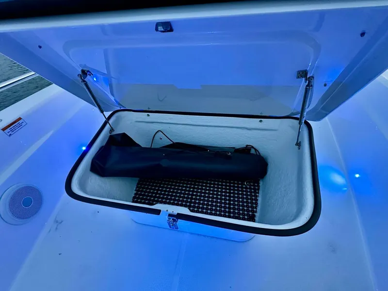 Slide: The Image of Axopar 37 Cabin 2023 - 5375940