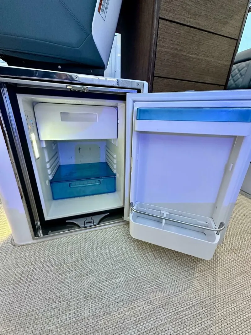 Slide: The Image of Axopar 37 Cabin 2023 - 5375935