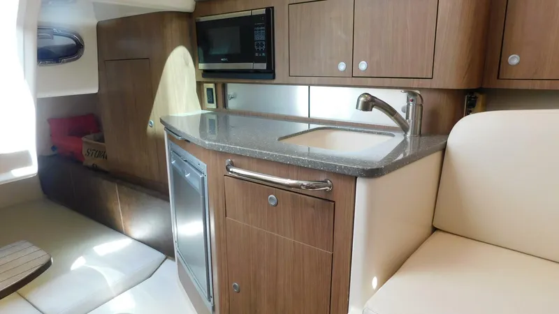 Slide: The Image of Boston Whaler 31 2017 - 5398498