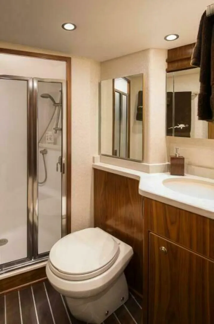 Slide: The Image of New 68 Viking Enclosed Bridge - 5377301