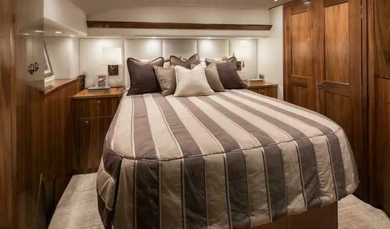 Slide: The Image of New 68 Viking Enclosed Bridge - 5377302