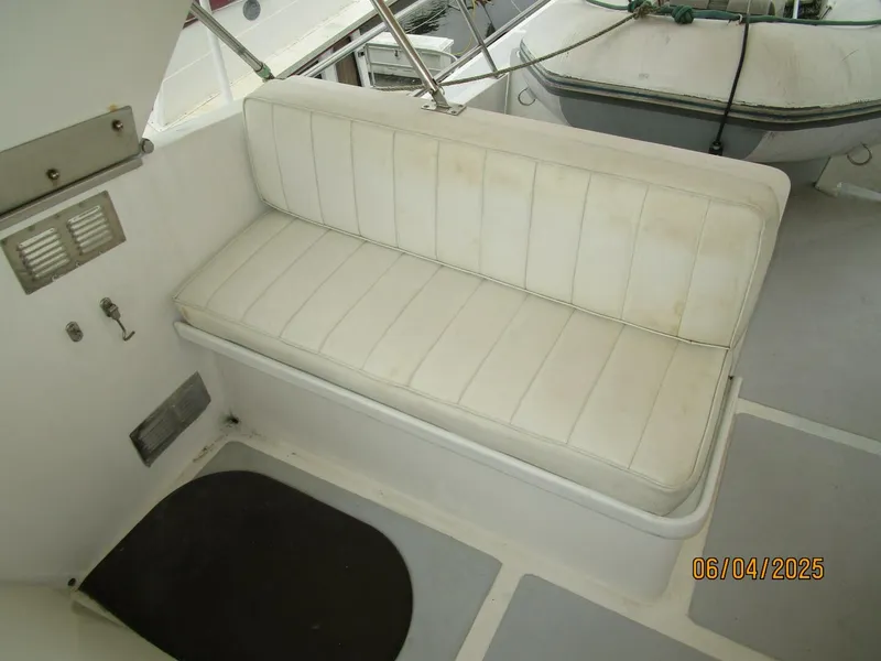 Slide: The Image of 53' DeFever flybridge starboard seating - 5378274