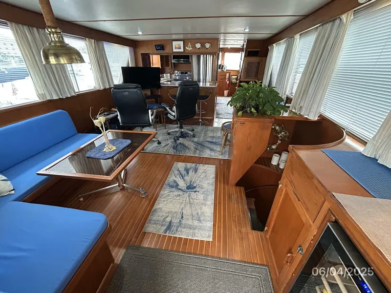Slide: The Image of 53' DeFever salon forward - 5378345