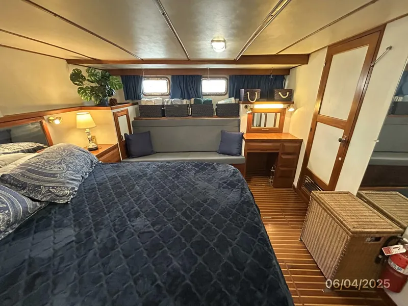 Slide: The Image of 53' DeFever master stateroom port - 5378299