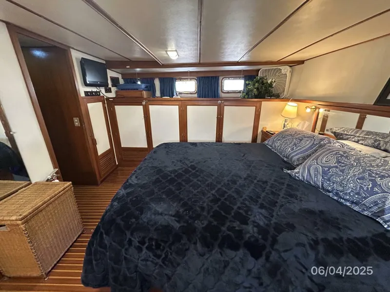 Slide: The Image of 53' DeFever master stateroom starboard - 5378301