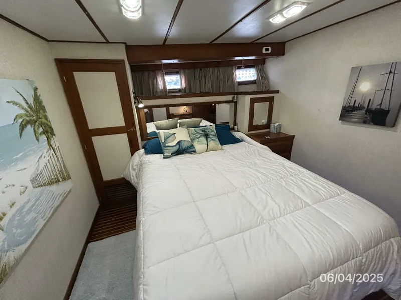 Slide: The Image of 53' DeFever mid guest stateroom port - 5378306