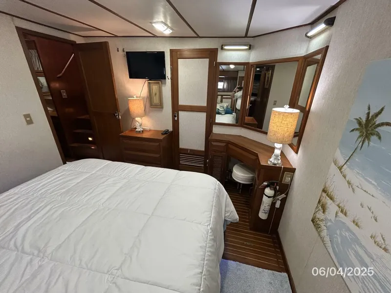 Slide: The Image of 53' DeFever mid guest stateroom starboard - 5378308