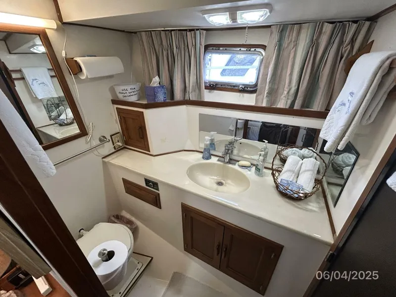 Slide: The Image of 53' DeFever mid guest stateroom head - 5378304