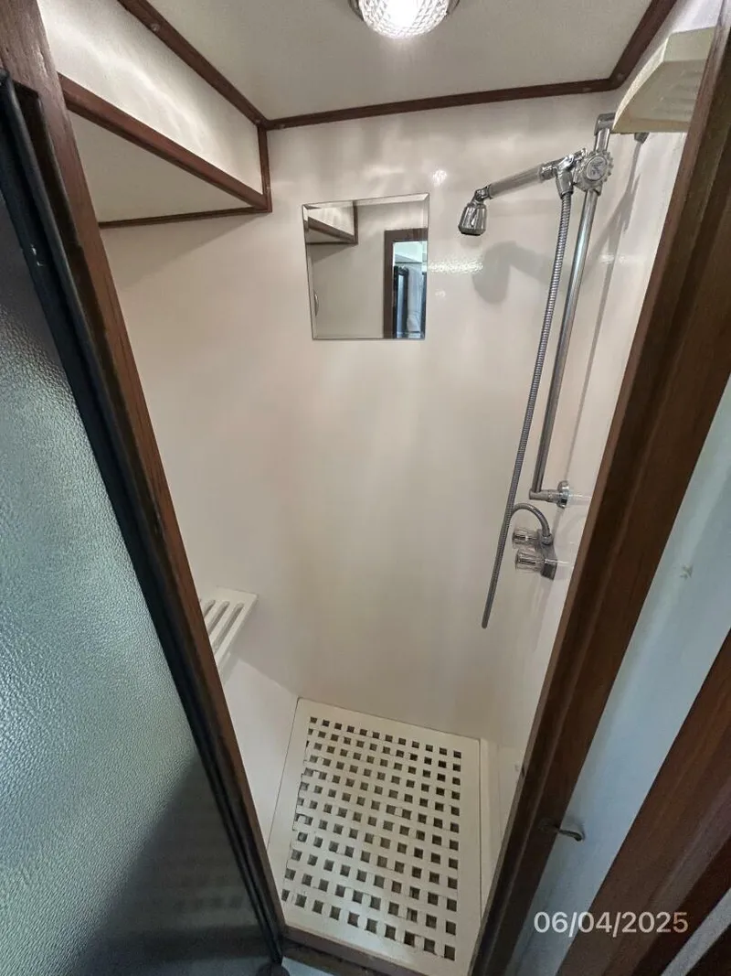 Slide: The Image of 53' DeFever mid guest stateroom shower - 5378307
