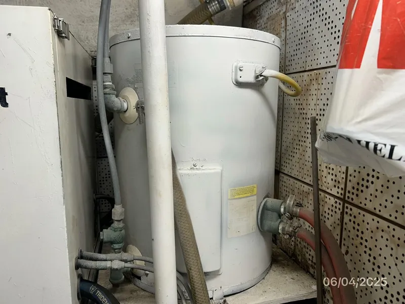Slide: The Image of 53' DeFever water heater - 5378387