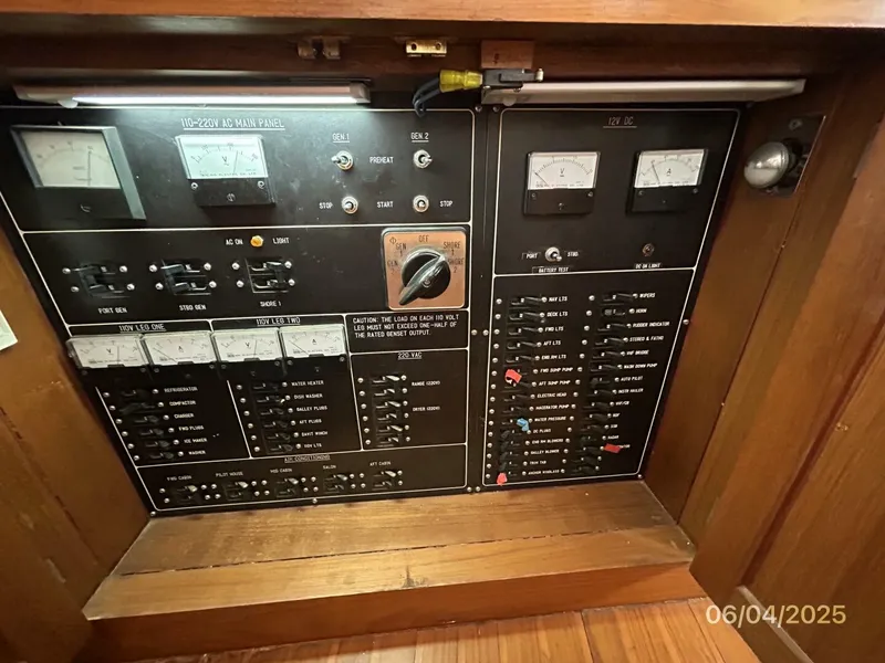 Slide: The Image of 53' DeFever electrical panel - 5378263