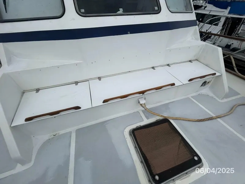 Slide: The Image of 53' DeFever foredeck seating-storage - 5378276