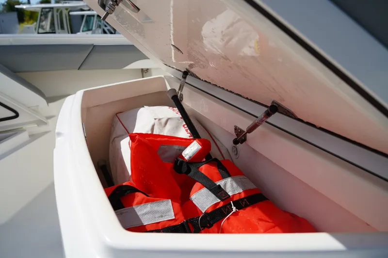 Slide: The Image of Regulator Marine 37 2023 - 5754795